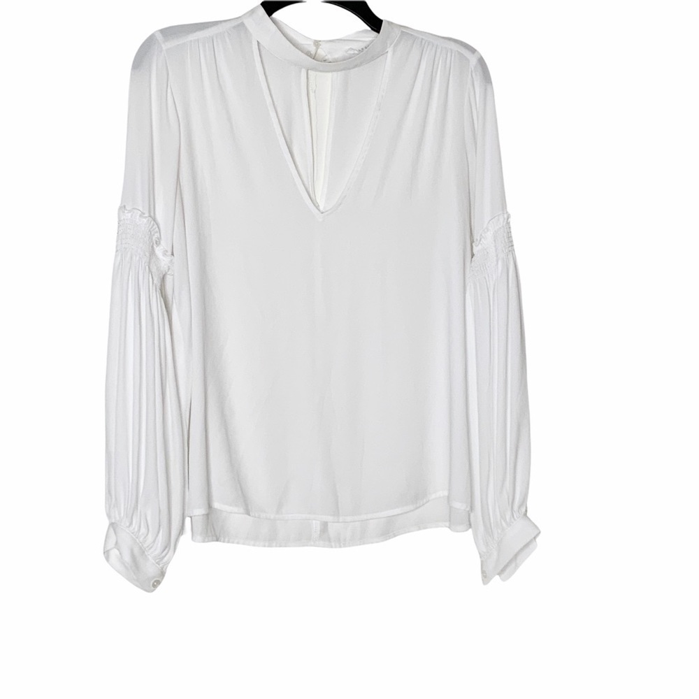 𝅺lush white long sleeve blouse. Front V and choker neckline. Size S